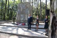 Zväčšiť fotografiu - Na brezine sa opäť spomínalo na hrdinov slovenského národného povstania - IMG_1117