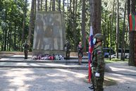 Zväčšiť fotografiu - Na brezine sa opäť spomínalo na hrdinov slovenského národného povstania - IMG_1153