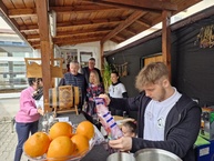 Zväčšiť fotografiu - Na gastrodňoch to opäť hýrilo farbami a vôňami, zabrať dostali najmä chuťové poháriky - 20230428_104605