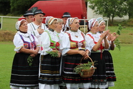 Zväčšiť fotografiu - Na hornej nitre sa ľudia bavia, oslavujú a spievajú - IMG_1542