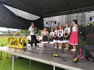 Zväčšiť fotografiu - Na hornej nitre sa ľudia bavia, oslavujú a spievajú - IMG_20220730_160426