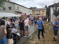 Zväčšiť fotografiu - Na hornej nitre sa ľudia bavia, oslavujú a spievajú - IMG_20220730_165504