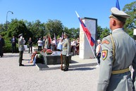 Zväčšiť fotografiu - Na hrdinov slovenského národného povstania spomínali na jankovom vŕšku - IMG_0054
