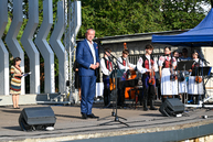 Zväčšiť fotografiu - Na odkaz snp nezabúdajú ani v trenčianskom kraji - Foto-3930