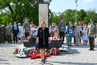 Zväčšiť fotografiu - Na odkaz snp nezabúdajú ani v trenčianskom kraji - Foto-3949