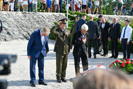 Zväčšiť fotografiu - Na odkaz snp nezabúdajú ani v trenčianskom kraji - Foto-3960
