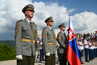 Zväčšiť fotografiu - Na odkaz snp nezabúdajú ani v trenčianskom kraji - Foto-3963