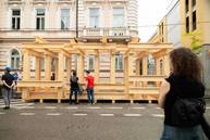 Zväčšiť fotografiu - Na parkovisku na palackého ulici vyrástol prvý trenčiansky parklet - PARKLET TRENCIN 2026