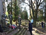 Na trenčianskom cintoríne dnes rozkvitli červené maky - IMG_8575