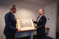 Zväčšiť fotografiu - Na trenčiansku župu zavítal prezident sr, nosnou témou bolo stredné školstvo - TSK_prezident_hokejovka_mini-29