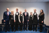 Zväčšiť fotografiu - Na trenčiansku župu zavítal prezident sr, nosnou témou bolo stredné školstvo - TSK_prezident_hokejovka_mini-34