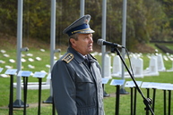 Zväčšiť fotografiu - Na vojenskom cintoríne si pripomenuli koniec veľkej vojny