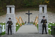 Zväčšiť fotografiu - Na vojenskom cintoríne si pripomenuli koniec veľkej vojny
