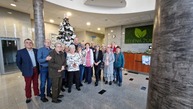 Zväčšiť fotografiu - Na znak dlhoročnej spolupráce umiestnili vo vestibule pohár - 20231215_142006