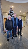 Zväčšiť fotografiu - Na znak dlhoročnej spolupráce umiestnili vo vestibule pohár - 20231215_142105