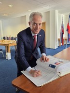 Zväčšiť fotografiu - Na župu zavítal holandský veľvyslanec, diskutovalo sa o meste kultúry i o zelených aktivitách