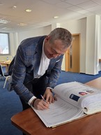 Zväčšiť fotografiu - Na župu zavítal holandský veľvyslanec, diskutovalo sa o meste kultúry i o zelených aktivitách