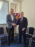 Zväčšiť fotografiu - Na župu zavítal holandský veľvyslanec, diskutovalo sa o meste kultúry i o zelených aktivitách