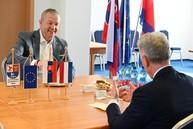 Zväčšiť fotografiu - Na župu zavítal holandský veľvyslanec, diskutovalo sa o meste kultúry i o zelených aktivitách