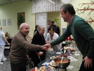 Na „štefana“ sa trenčiansky župan vybral do práce za tými, čo nesviatkujú s rodinami. návštevy plánuje aj na 31.12.2015 a 6.1.2016. - CSS_CHMELINEC_PUCHOV_26122015 (9)