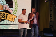 Najsilnejšieho muža európy pasoval mečom matúša čáka predseda trenčianskeho samosprávneho kraja - IMG_0060