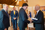 Zväčšiť fotografiu - Najvyššie ocenenie kraja si odniesli 4 jednotlivci a 2 kolektívy - 20220527_Verejne_uznania_TSK_048w