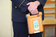 Zväčšiť fotografiu - Nové defibrilátory putovali do rúk ďalších šiestich dhz v kraji - IMG_1447