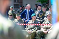 Zväčšiť fotografiu - Nový veliteľ pozemných síl os sr si slávnostne prevzal funkciu