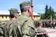 Zväčšiť fotografiu - Nový veliteľ pozemných síl os sr si slávnostne prevzal funkciu