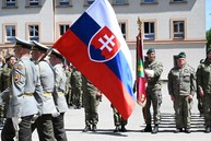 Zväčšiť fotografiu - Nový veliteľ pozemných síl os sr si slávnostne prevzal funkciu