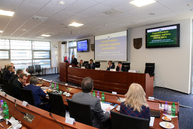 O budúcnosti hornej nitry dnes prišla na župu diskutovať aj európska komisia - 20180205_TN_TSK_Sefcovic_023