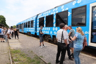 Zväčšiť fotografiu - Obyvatelia trenčianskej župy sa previezli vodíkovým vlakom - IMG_8607