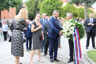 Od tragédie v bani handlová uplynulo 10 rokov, pamätník baníkom zahalili biele ruže - IMG_0320  kópia