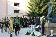 Od tragédie v bani handlová uplynulo 10 rokov, pamätník baníkom zahalili biele ruže - IMG_0359