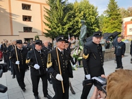 Zväčšiť fotografiu - Pamätník zosnulých baníkov v handlovej opäť zahalili biele ruže - IMG_20200810_180745
