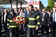 Zväčšiť fotografiu - Pestrofarebné stužky na májoch už vejú nad obcami trenčianskeho kraja