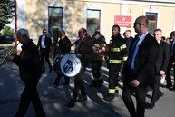 Zväčšiť fotografiu - Pestrofarebné stužky na májoch už vejú nad obcami trenčianskeho kraja