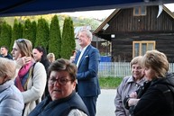 Zväčšiť fotografiu - Pestrofarebné stužky na májoch už vejú nad obcami trenčianskeho kraja
