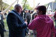 Zväčšiť fotografiu - Pestrofarebné stužky na májoch už vejú nad obcami trenčianskeho kraja