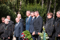 Zväčšiť fotografiu - Počas osláv nezabúdajú na tragicky zosnulých kolegov - TSK_Handlová-10