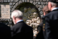 Zväčšiť fotografiu - Počas osláv nezabúdajú na tragicky zosnulých kolegov - TSK_Handlová-13