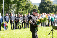 Zväčšiť fotografiu - Počas osláv nezabúdajú na tragicky zosnulých kolegov - TSK_Handlová-16
