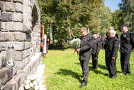 Zväčšiť fotografiu - Počas osláv nezabúdajú na tragicky zosnulých kolegov - TSK_Handlová-17