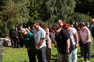 Zväčšiť fotografiu - Počas osláv nezabúdajú na tragicky zosnulých kolegov - TSK_Handlová-23