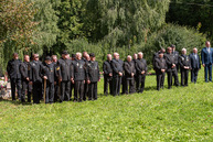 Zväčšiť fotografiu - Počas osláv nezabúdajú na tragicky zosnulých kolegov - TSK_Handlová-26