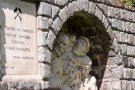 Zväčšiť fotografiu - Počas osláv nezabúdajú na tragicky zosnulých kolegov - TSK_Handlová-27