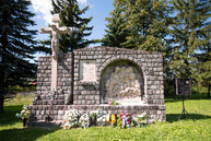 Zväčšiť fotografiu - Počas osláv nezabúdajú na tragicky zosnulých kolegov - TSK_Handlová-32