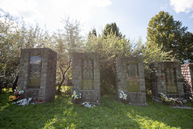 Zväčšiť fotografiu - Počas osláv nezabúdajú na tragicky zosnulých kolegov - TSK_Handlová-33