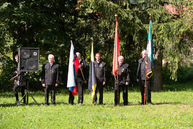 Zväčšiť fotografiu - Počas osláv nezabúdajú na tragicky zosnulých kolegov - TSK_Handlová-6