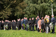 Zväčšiť fotografiu - Počas osláv nezabúdajú na tragicky zosnulých kolegov - TSK_Handlová-7